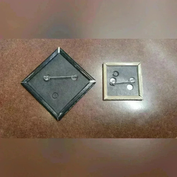 Vintage Button Pins Collectible Bundle Lot of 2 - Picture 2 of 2